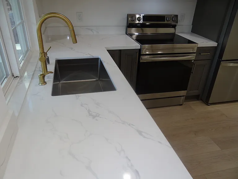 450 Rose Ave — Photo 6