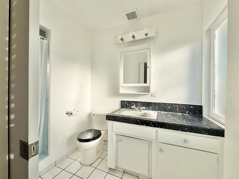 7928 Owensmouth Ave — Photo 16