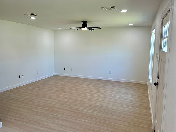 4th image of 213 Lazy Ln