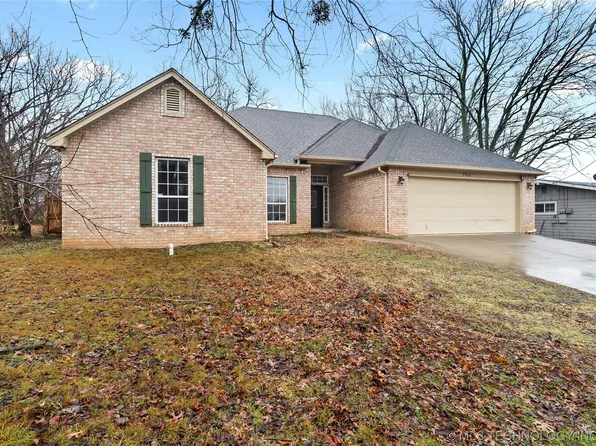 704 S Muskogee Ave, Claremore, OK 74017