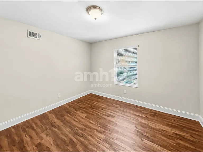406 Howell Xing — Photo 19