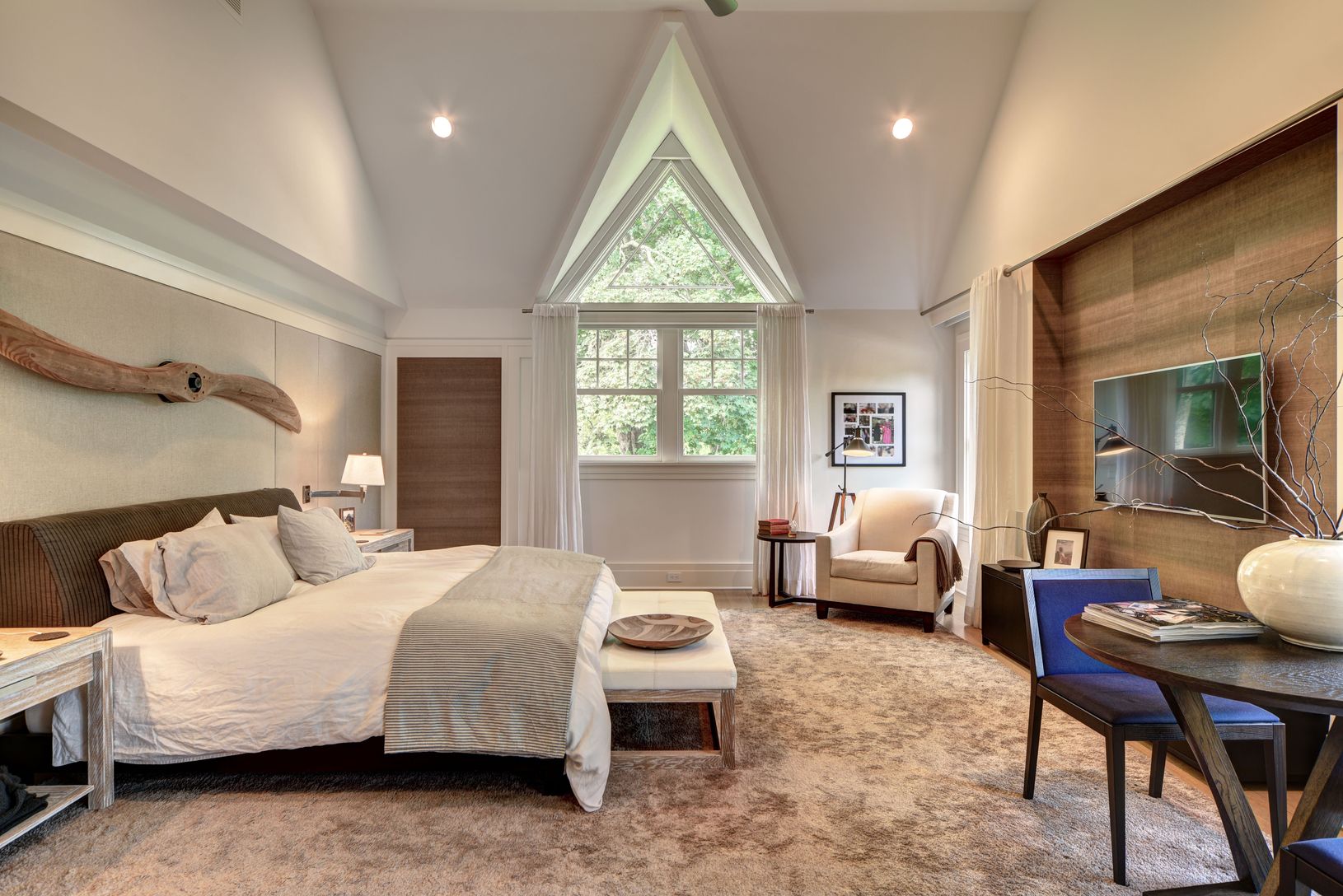 12 Baiting Hollow Rd, East Hampton, NY 11937 Out East