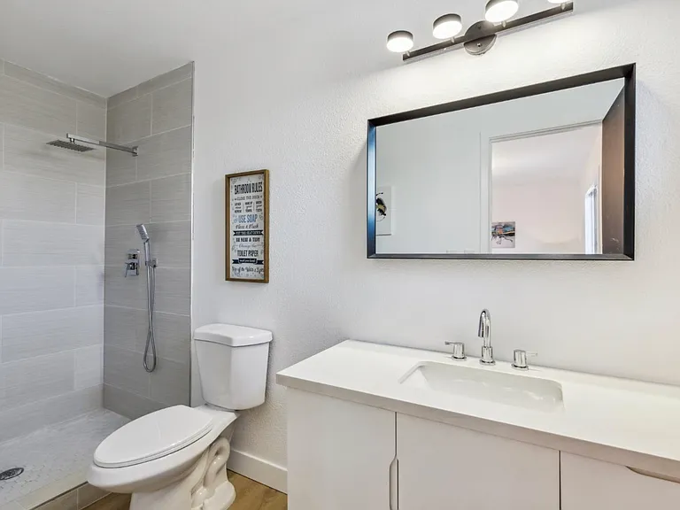 929 Moffat Dr — Photo 13