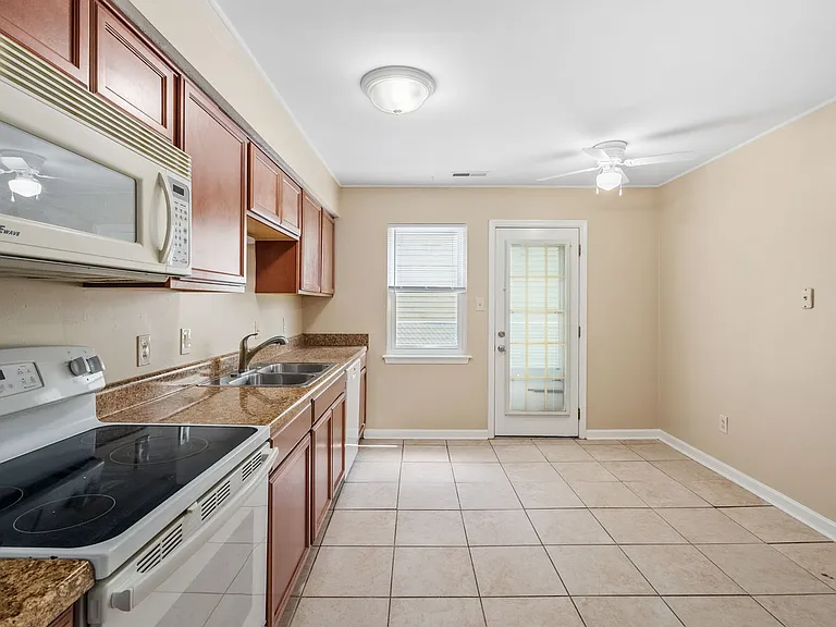 4117 Rainbow Dr — Photo 9
