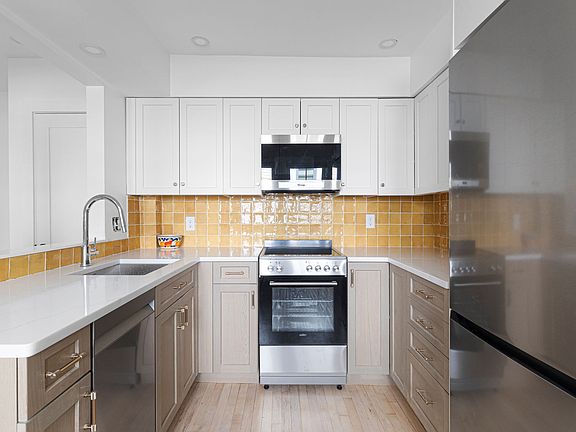 2nd image of 577 Franklin St #1L