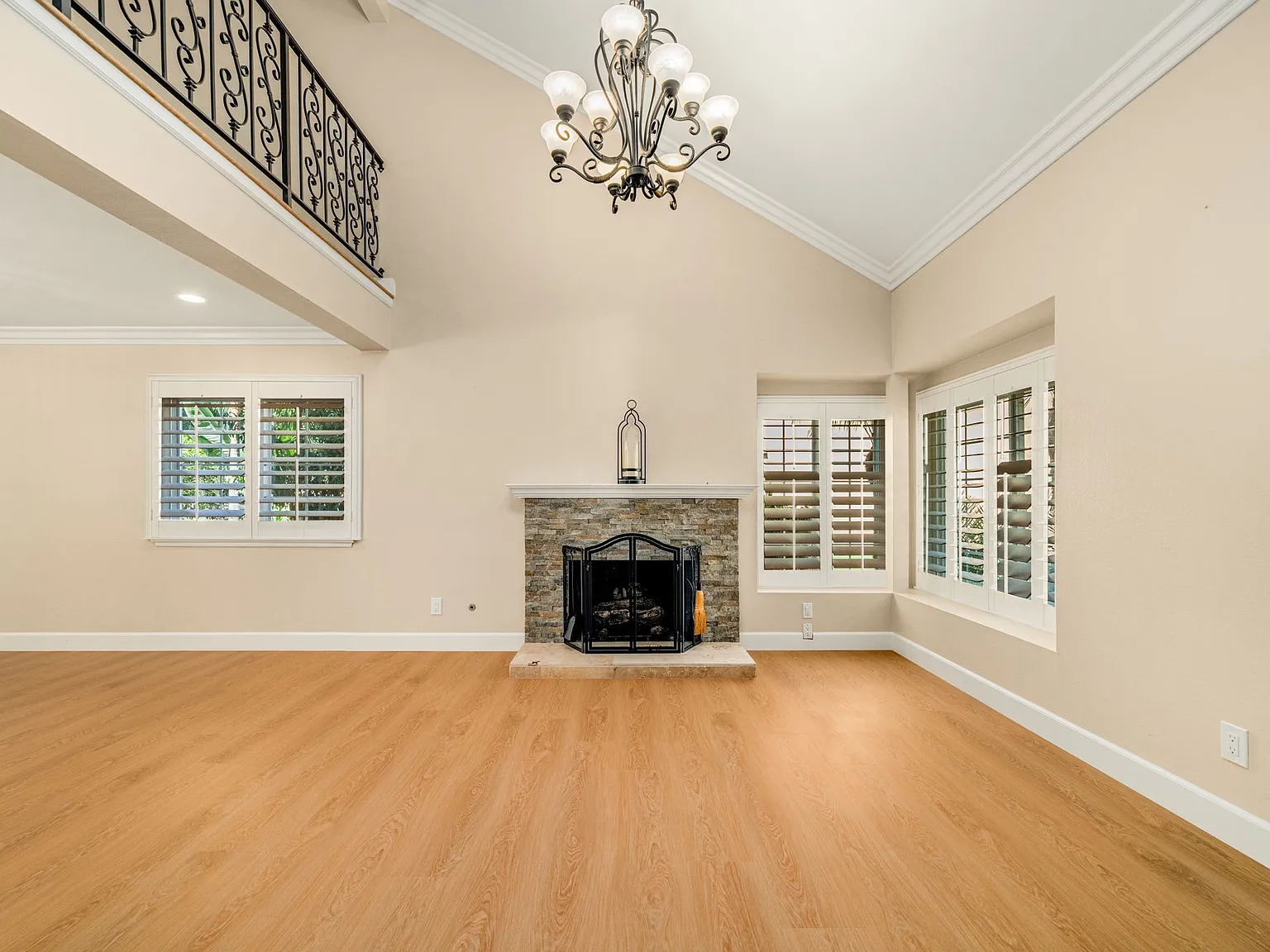 5 bed, 2937 sqft, $4,850 — Photo 3