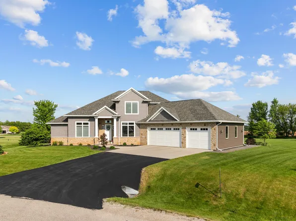 3679 Emerald Crown Pkwy, Neenah, WI 54956