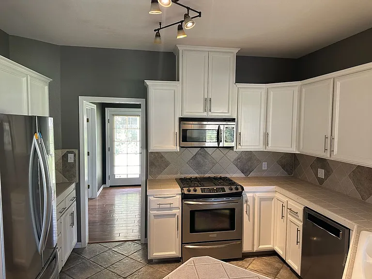 511 Lone Oak Ct — Photo 2