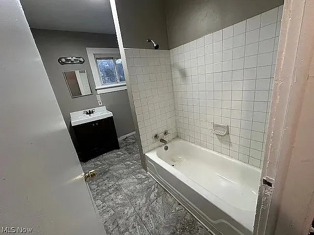 483 Douglas St — Photo 9
