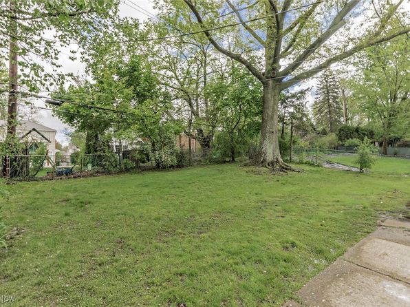 22275 Rye Rd, Shaker Heights, OH 44122