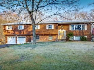12 Oak Ridge Rd, Pomona, NY 10970