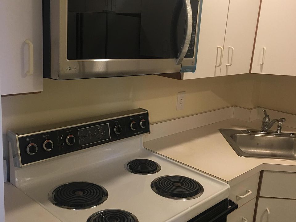 1st image of 21 School St W #1
