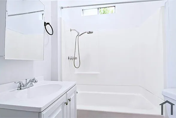 1318 S Pacific Ave — Photo 3