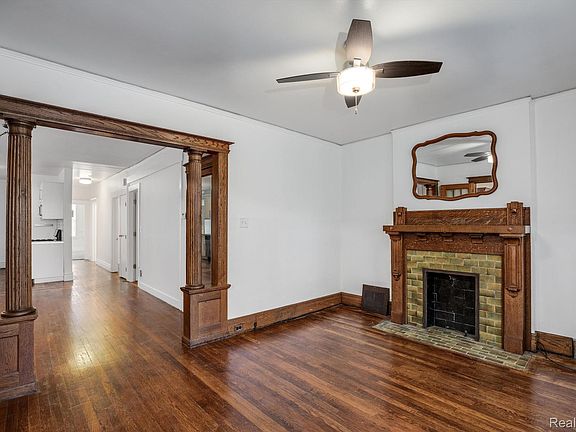 4th image of 310 Hendrie St