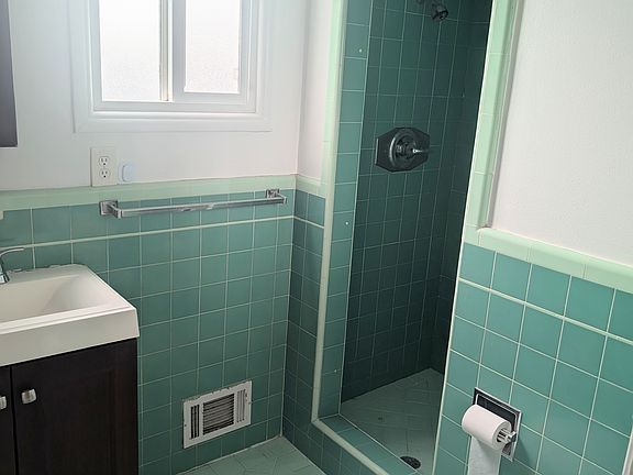 2nd image of 126 Fairlawn Ave