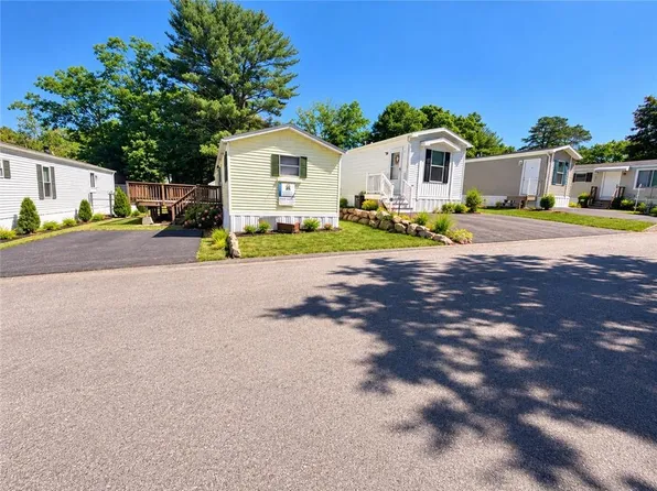 31 Foxtrot Dr, Charlestown, RI 02813
