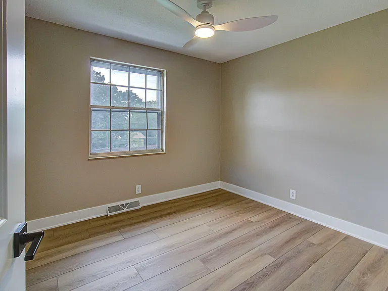 9521 Mobile Dr — Photo 28