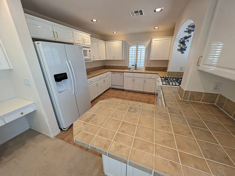 10900 Royal Highlands St — Photo 8