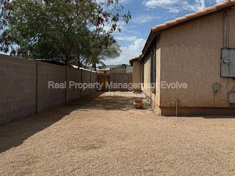 2950 E Mobile Ln — Photo 29
