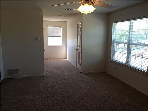 4th image of 737 W Park Dr