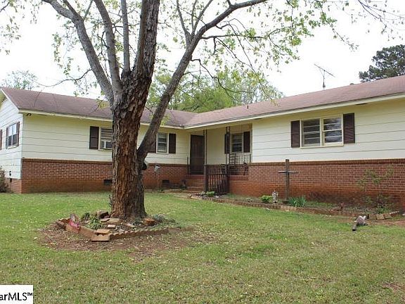 2nd image of 300 Marion Pl