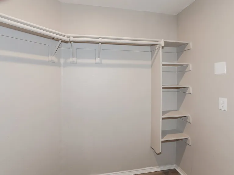 2945 Stockton St — Photo 10