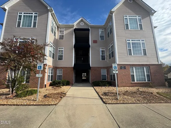 2511 Huntscroft Ln APT 101, Raleigh, NC 27617