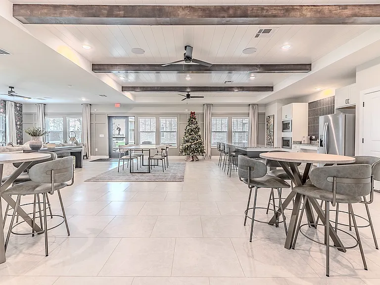 Whispering Pointe Apartments — Photo 1
