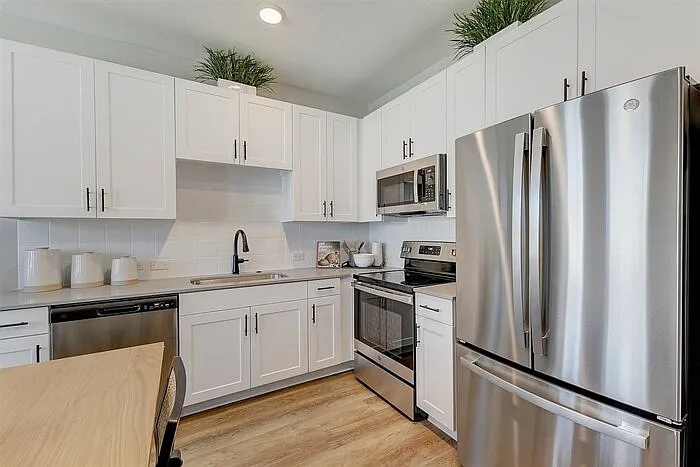 3901 Constantine Dr — Photo 7