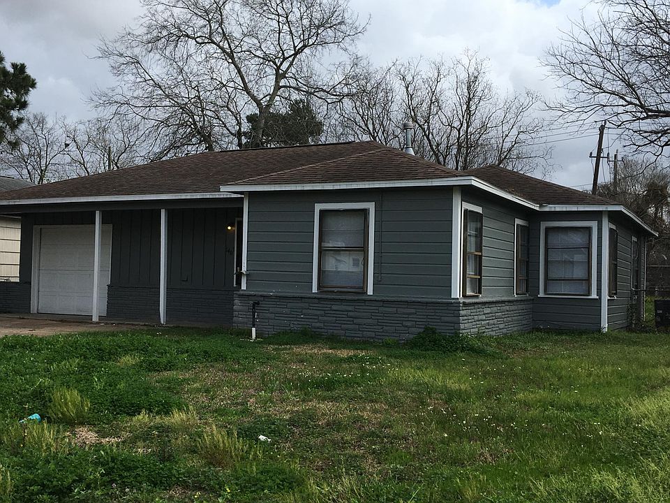 1403 Birchwood