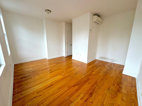 5th image of 235 Jefferson St APT 2L
