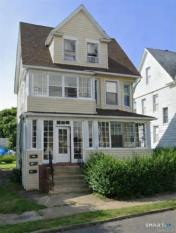 2 bed, 1.0 bath, 1068 sqft, $2,000 — Photo 1