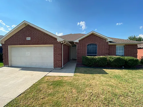 2918 Hilton Head Dr Photo 1