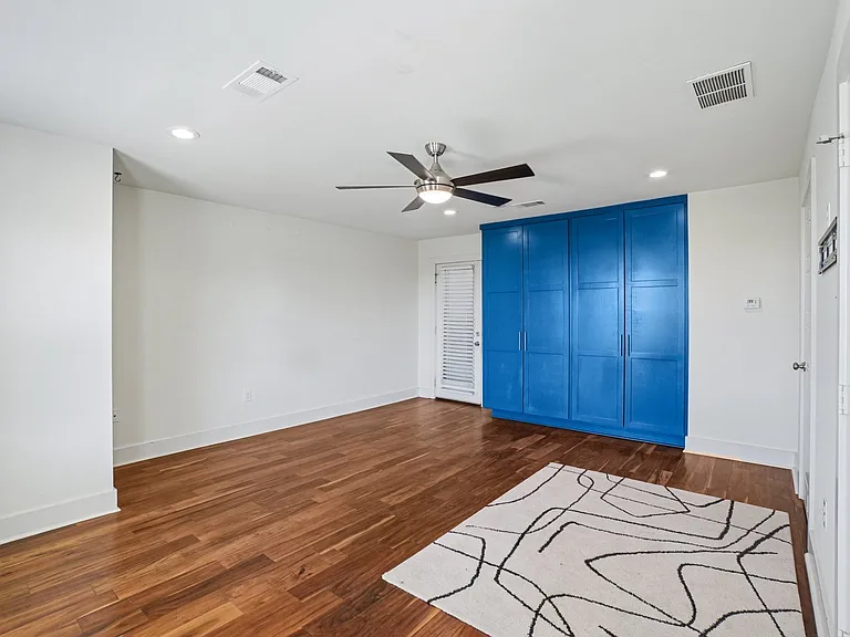 422 N Marlborough Ave — Photo 52