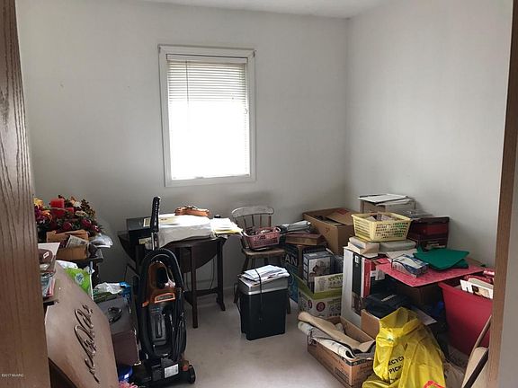 4th image of 301 E Ann St