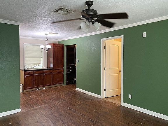 3rd image of 149 Huisache St