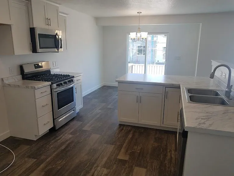 446 S Sunland Way — Photo 5