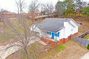 1st image of 3206 Huntington Dr