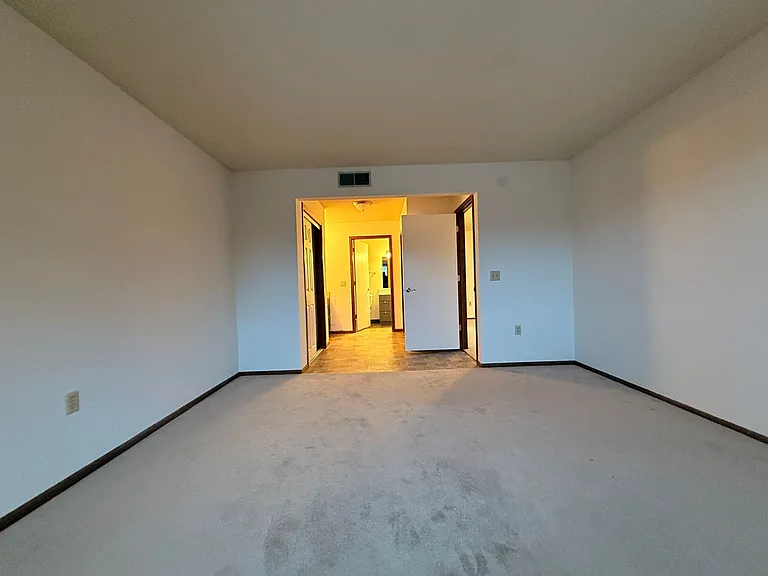 Wingra West Apartments — Photo 19