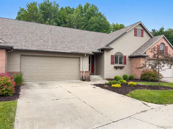 1102 Hawthorne Ct, Greenville, MI 48838