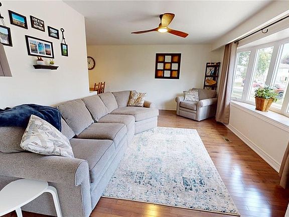 3rd image of 18 Larkspur Ln