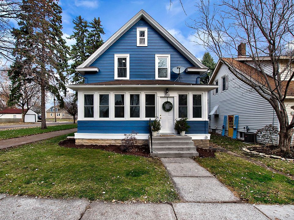 1st image of 203 King St W