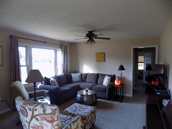 4th image of 632 Hillcrest Dr