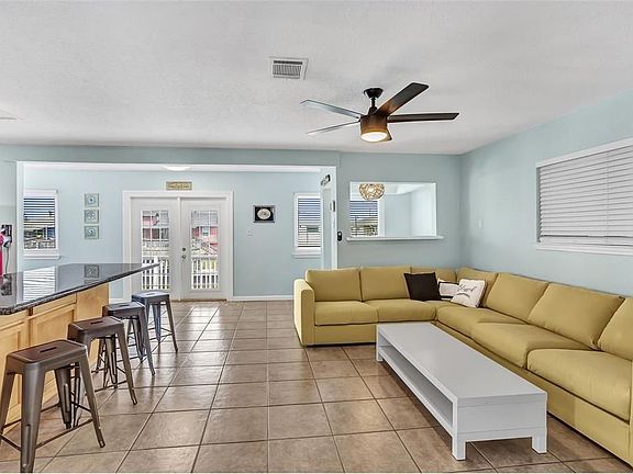 5th image of 301 Ling St