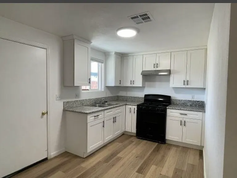 8430 6th St — Photo 2