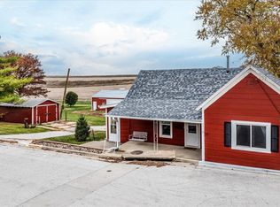 16 S Eyberg Ave, Treynor, IA 51575