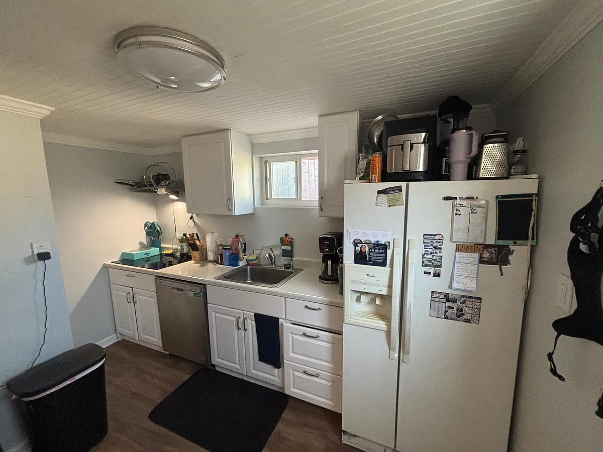 Kitchen - 903B Illinois St #BASEMENT