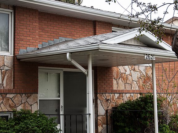 2nd image of 2621 Scenic Dr S #3