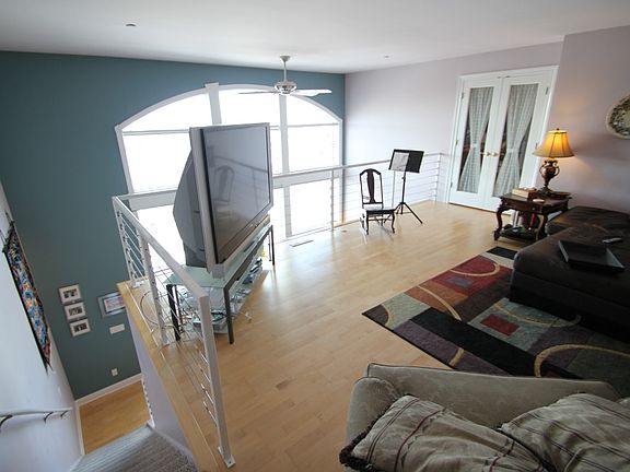 5th image of 1515 N Van Buren St APT 505
