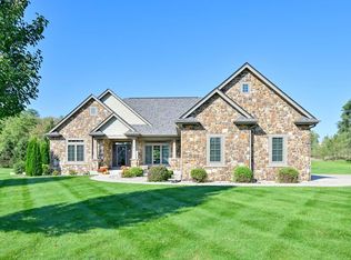 214 Cypress Point, North Prairie, WI 53153